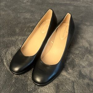 BANDOLINO Black Heels size 6.5 Chunky Heel Round Toe